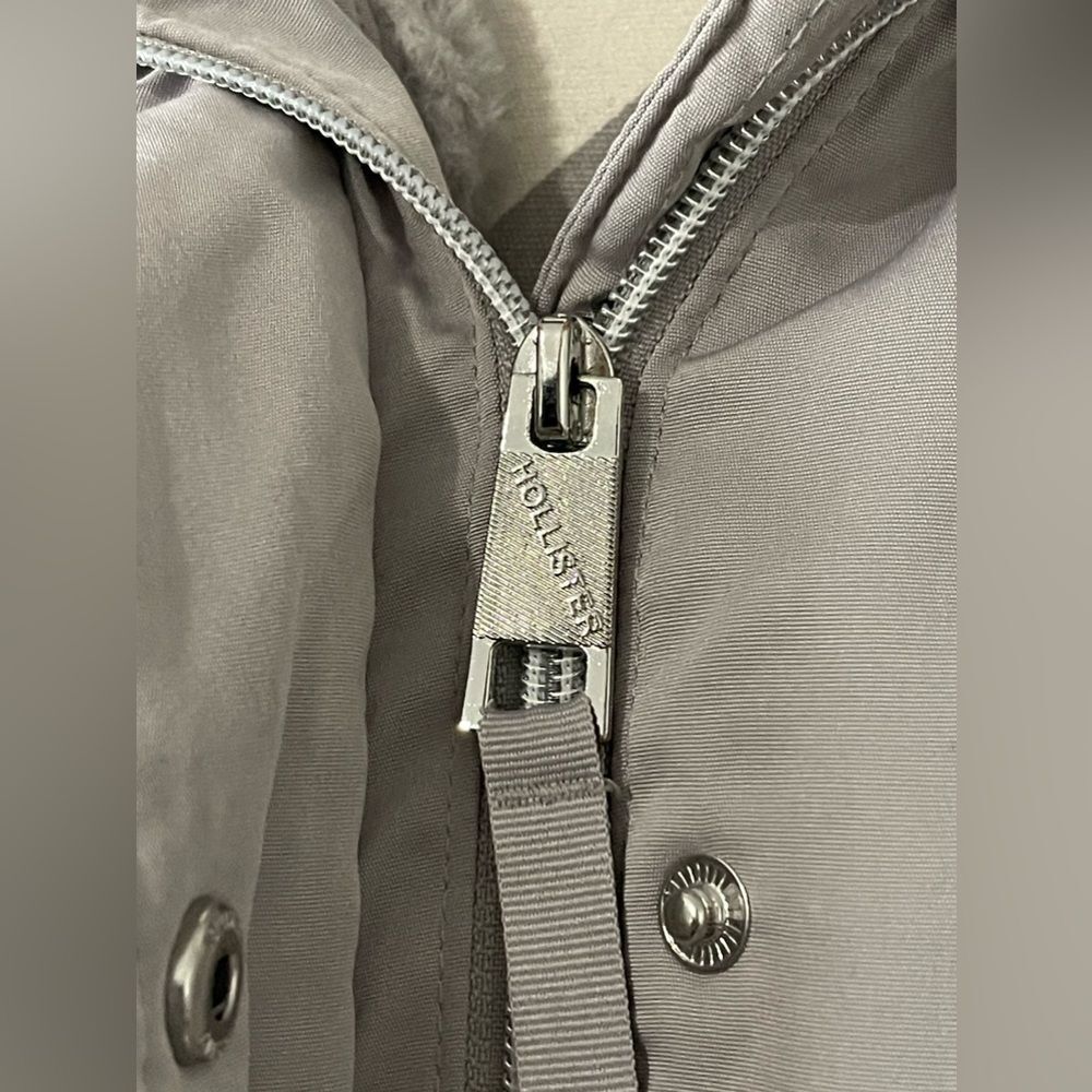 Hollister Women’s Parka - Picture 10 of 16